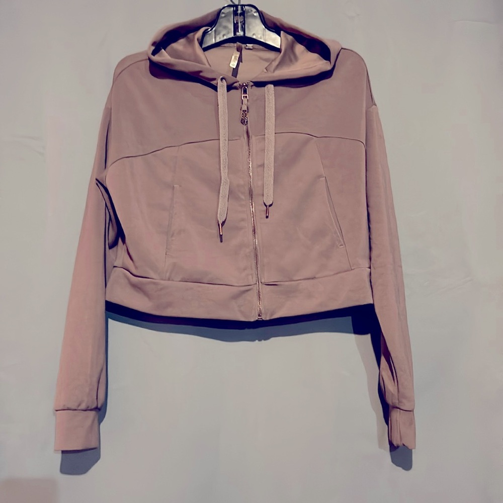 NWOT women’s zip up crop top